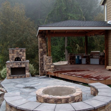 Outdoor Fireplace with Pizza Oven and Fire Pit