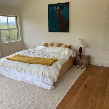 Rift & Quarter Sawn White Oak Flooring, Bedroom