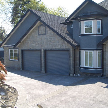 Residential roll up garage doors