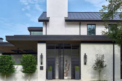 ヒューストンにあるコンテンポラリースタイルのおしゃれな家の外観の写真