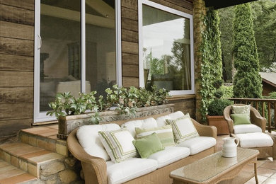 This is an example of a modern porch design in Vancouver.