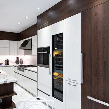 Modern Functional Oak Kitchen