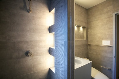 Bathroom - small contemporary gray tile and porcelain tile porcelain tile bathroom idea in New York with a bidet, gray walls and an integrated sink