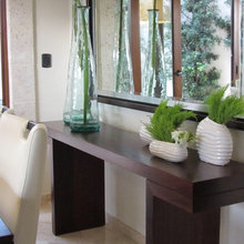 CONSOLE TABLE