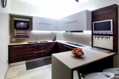 Inspiration for a modern kitchen in Bologna.