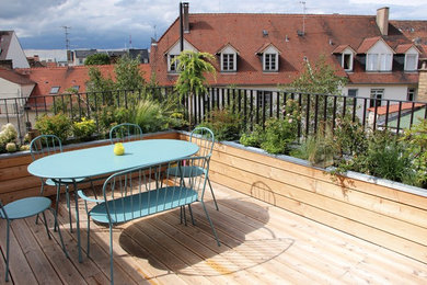 Photo of a large contemporary rooftop deck in Strasbourg.