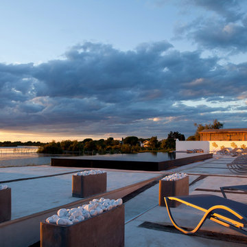 Piscine à débordement