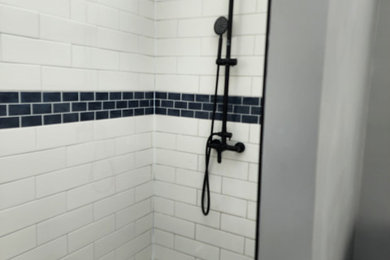 Example of a minimalist bathroom design in Indianapolis