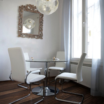 Varaluz At-Mesh-Sphere 6-Light Pendant Installed Above Dining Table