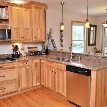 Wanatah, IN. Haas Signature Collection. Traditional Hickory Kitchen