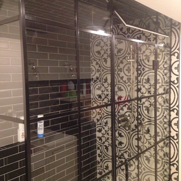 Douche en verre et cadre noir