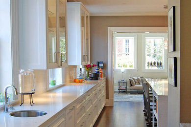 Eat-in kitchen - large contemporary l-shaped medium tone wood floor eat-in kitchen idea in Cincinnati with white cabinets, white backsplash, an island and a single-bowl sink