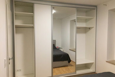 Modernes Hauptschlafzimmer in Sonstige