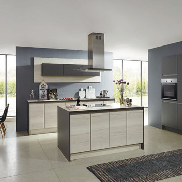 Wood and Black Handleless Matt