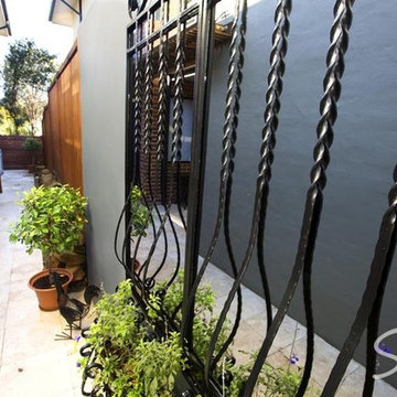 Cabarita Courtyard / Cabarita Pathway / Cabarita Garden