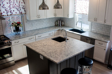Inspiration for a contemporary kitchen remodel in Wilmington