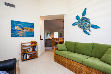 Example of a family room design in Hawaii