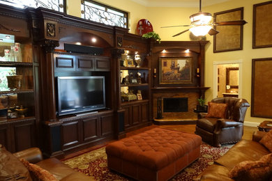 Tuscan family room photo in Miami