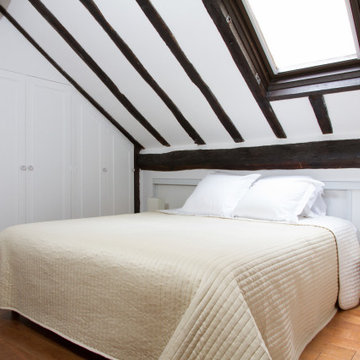 Chic and cozy bedroom vibes