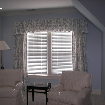 Arched gathered valance