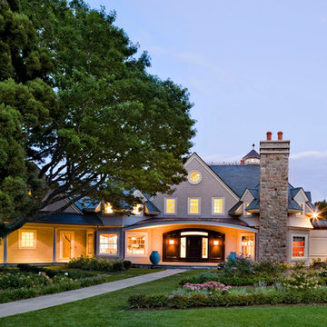 Luxurious Oceanside Home in Colors of Water