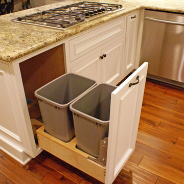 Trash Pull-Out in Kitchen Peninsula