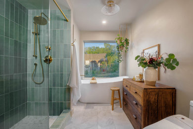 Inspiration for a transitional bathroom remodel in Sacramento