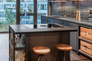 Großes Industrial Wohnzimmer in Berlin