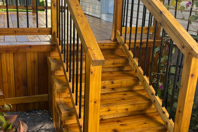 Inspiration for a timeless deck remodel in Ottawa