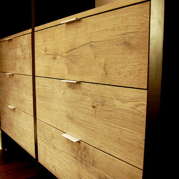 Old Nature Oak Closet