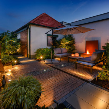 Asiatisch inspirierter Hofgarten in einem burgenländischen Streckhof