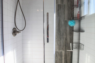 Inspiration for a modern bathroom remodel in Toronto