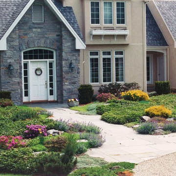 Front yard entrance landscape