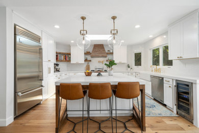 Kitchen - transitional kitchen idea in Orange County