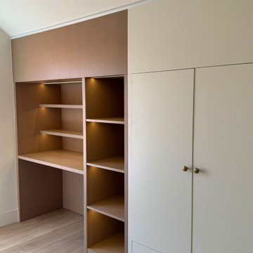 Custom Built-In Closet with Desk and Shelving – Multi-Functional Storage Design