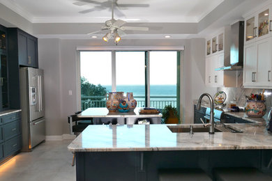 Inspiration for a modern eat-in kitchen in Miami with with island.