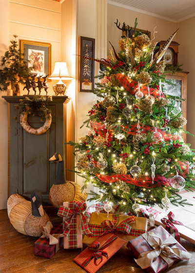 Farmhouse Living Room by Rikki Snyder