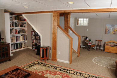 Basement - traditional basement idea in New York