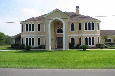 Example of an exterior home design in Houston