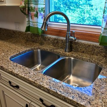 Geneseo Remodel Koch Cabinets Painted Pearl Umber Glaze Venetian Gold Granite