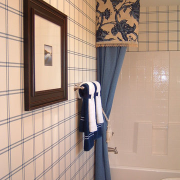 Plaid Wallpaper in Bathroom