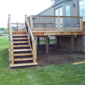 TREX TRANSCENDS VINTAGE LANTERN COLOR with cedar railing system