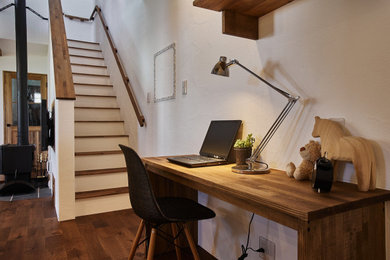 他の地域にある北欧スタイルのおしゃれなホームオフィス・書斎の写真