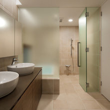 Danna Lake House Bath
