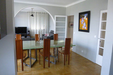 Design ideas for a transitional dining room in Dijon.
