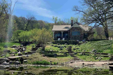 Design ideas for a traditional landscaping in Omaha.