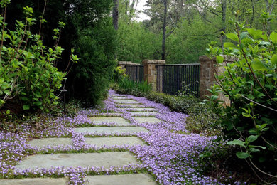 Inspiration for a traditional landscaping in Atlanta.