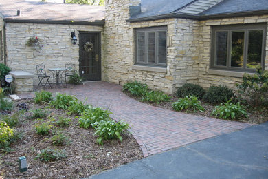 Inspiration for a timeless patio remodel in Milwaukee