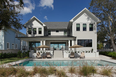 Example of a country home design design in Tampa
