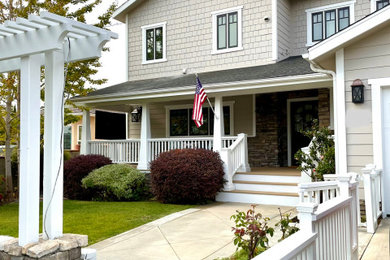 Arts and crafts home design photo in Los Angeles